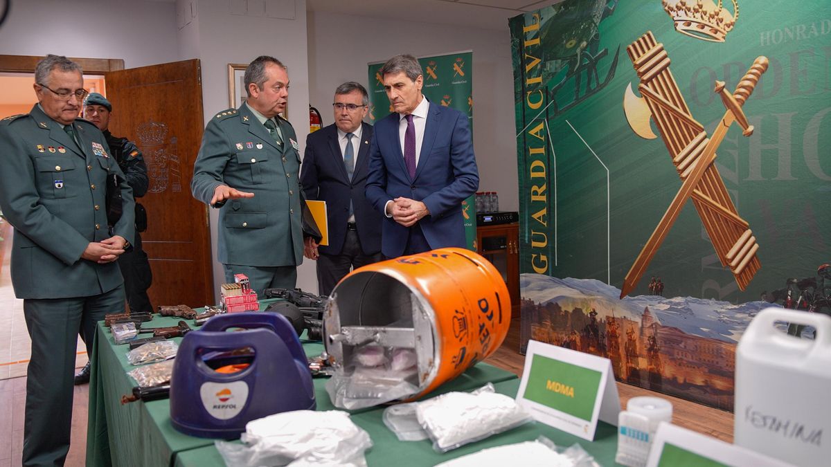 Material intervenido por la Guardia Civil, expuesto este viernes en Granada.