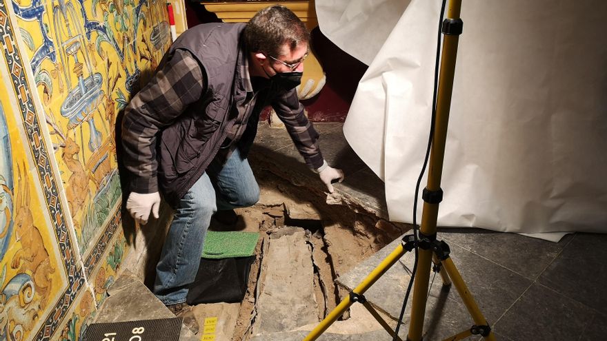 El sarcófago de plomo en cuyo interior estaba el ataúd de madera se halló en el Palacio Gótico.