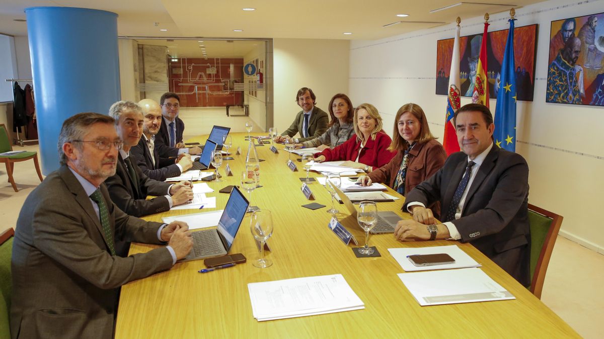 Manzanos defiende la caza del lobo en Santander: "La Rioja seguirá trabajando con todas las herramientas que tenga a su alcance por una gestión controlada de la especie lobo"