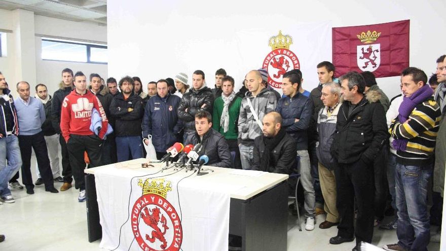 Jugadores y cuerpo técnico en rueda de prensa