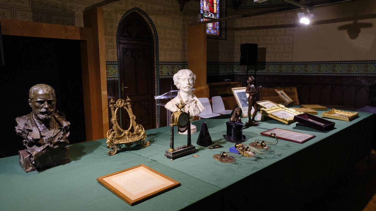 Pamplona encuentra en su archivo cuatro baúles del legado del músico Pablo Sarasate extraviados entre 1985 y 1991