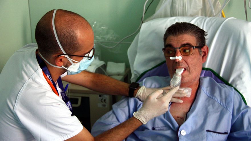 El paciente, Jordi Soriano, en la planta del hospital