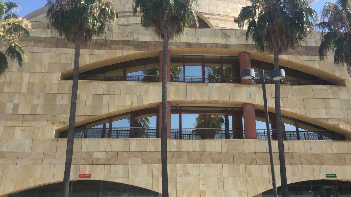 Archivo - Torre Triana, sede administrativa de la Junta de Andalucía.