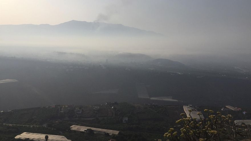 El volcán de Cumbre Vieja está provocando densas capas de gases y humo sobre el Valle de Aridane