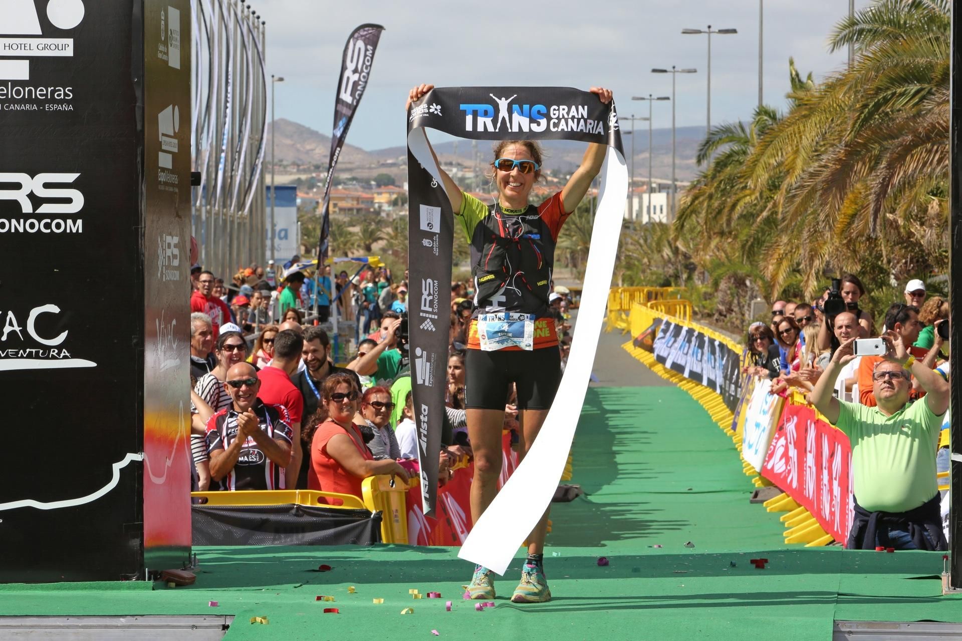 La campeona de la prueba reina de la Transgrancanaria 2016, Caroline Chaverot, llegando a meta. (Alejandro Ramos).