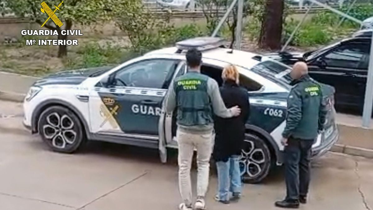 Detenida una gestora de seguros por estafar a una docena de clientes en San Javier