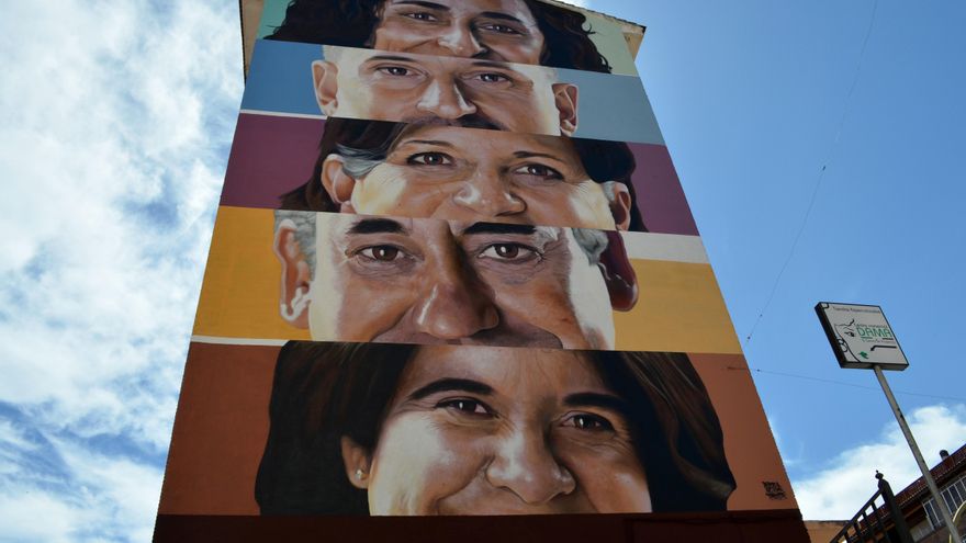 Un gran mural en Plasencia plasma la mirada de los "héroes" de la pandemia