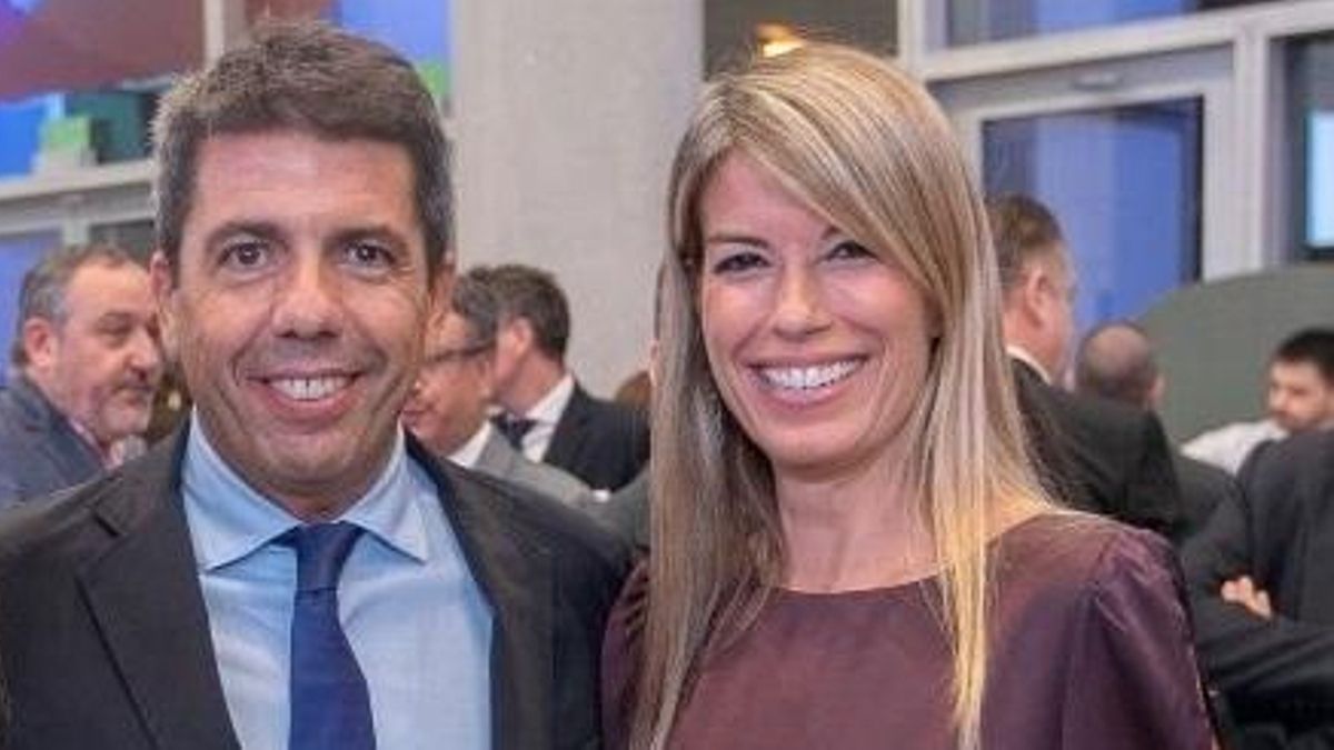 El president de la Generalitat, Carlos Mazón, amb la periodista Maribel Vilaplana en un acte anterior al dinar a El Ventorro.