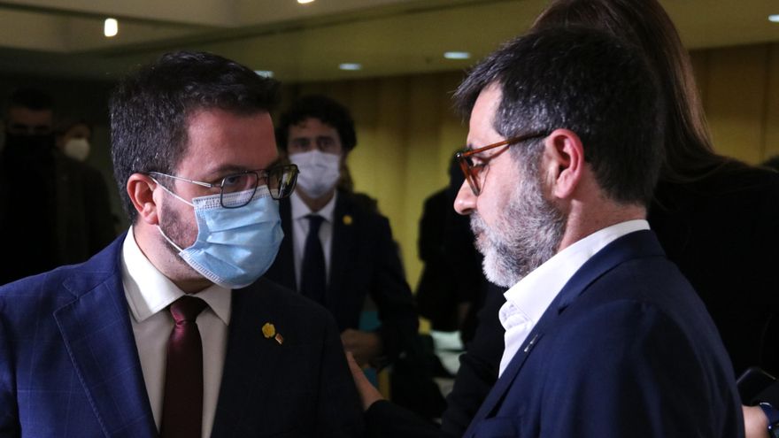 Junts advierte ahora a ERC de que no facilitará una investidura "gratis" y los 'comuns' piden entrar en el Govern