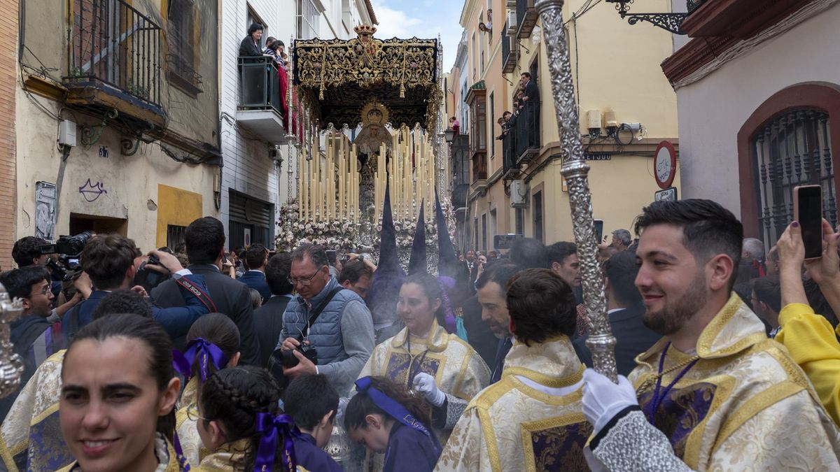 El palio de la Virgen de las Lágrimas de la hermandad de la Exaltación