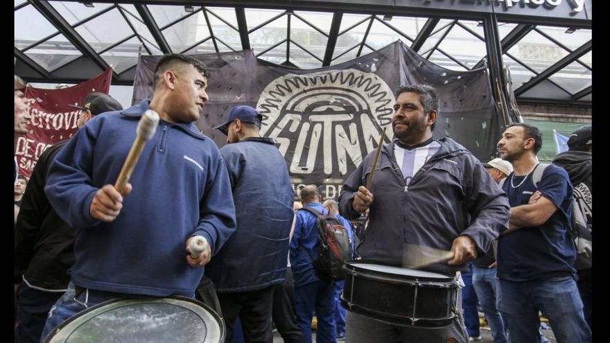 Fate anunció que adecuará su negocio por “sobrecostos distorsivos” y despedirá a casi 100 trabajadores