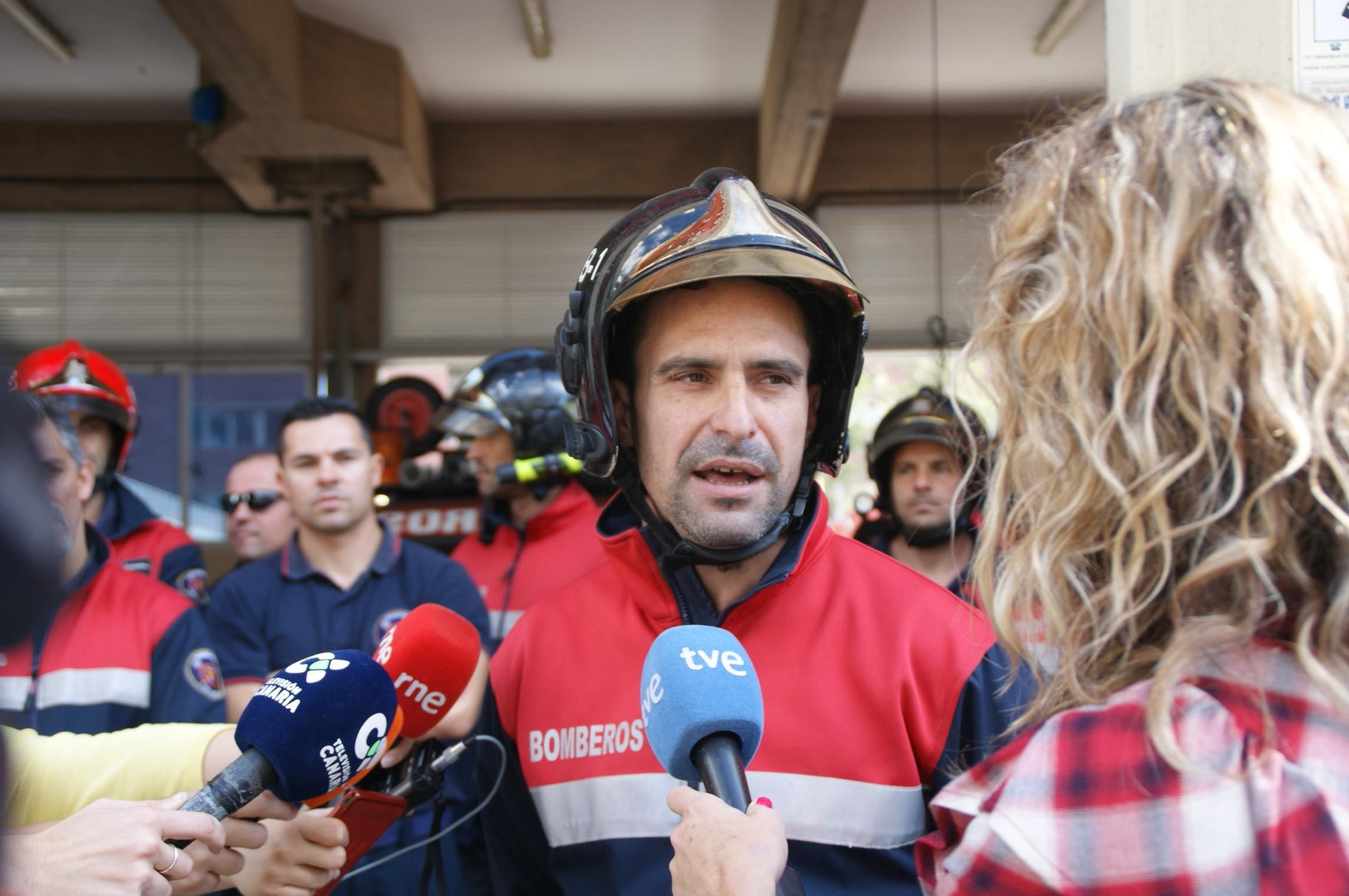 Andrés Reyes, haciendo unas declaraciones a los medios tras el acto