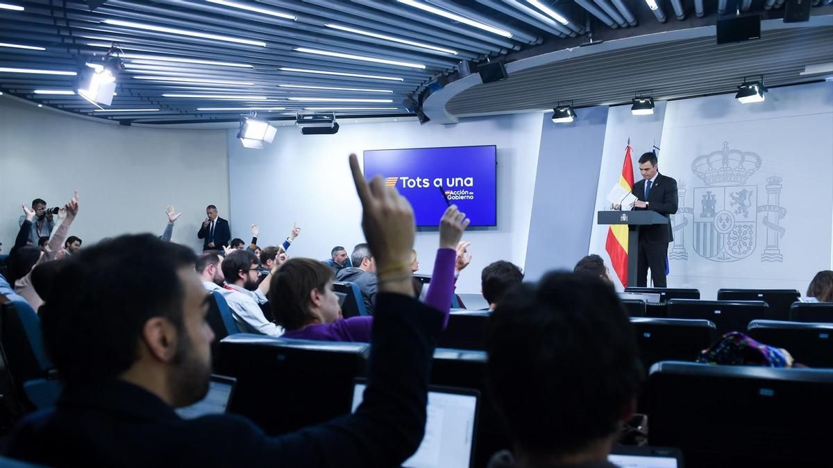 El presidente del Gobierno, Pedro Sánchez, durante una rueda de prensa tras el Consejo de Ministros, en el Complejo de la Moncloa, a 28 de enero de 2025