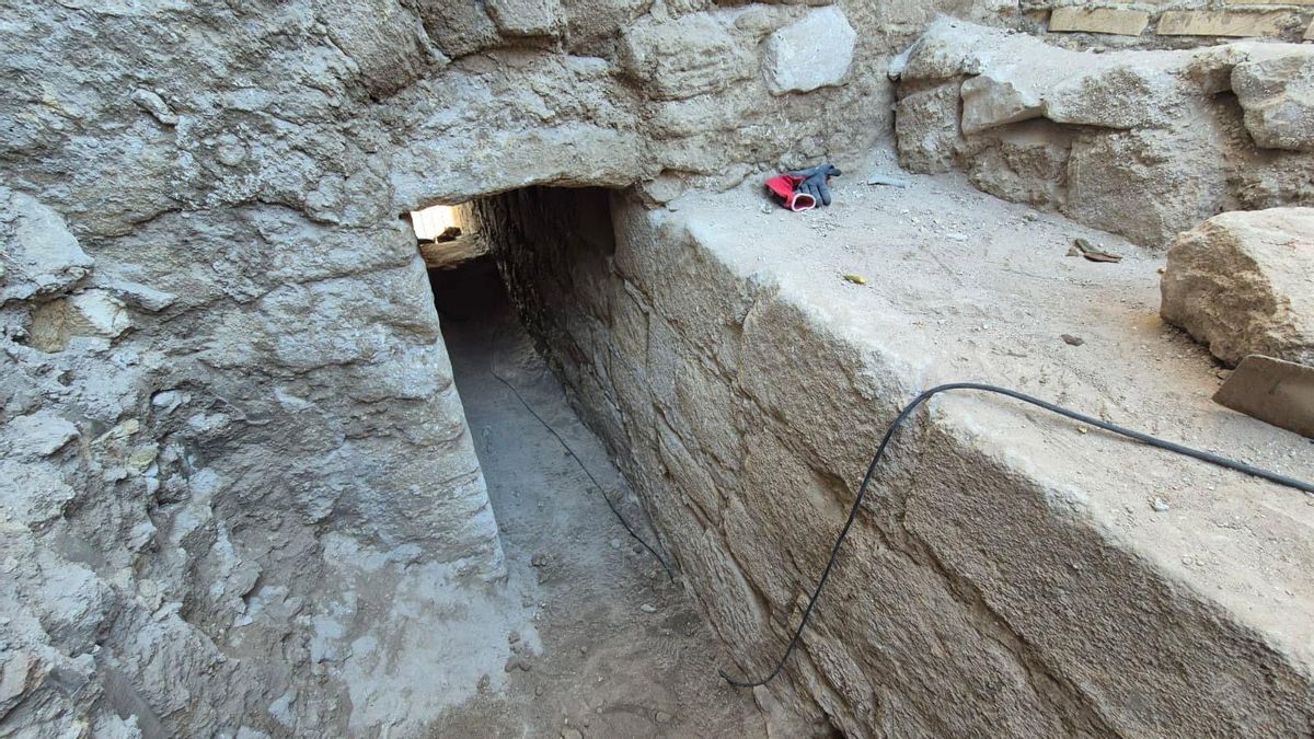 Iznájar saca a la luz un antiguo paso de ronda de la alcazaba medieval