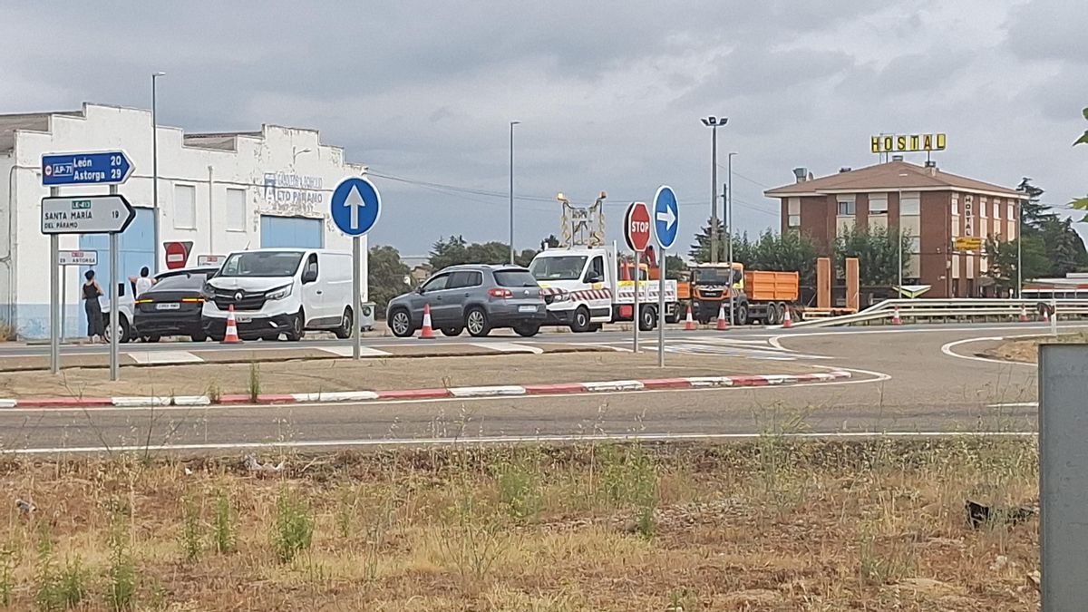 Colisión en el cruce de la N-120 León-Astorga en Villadangos del Páramo.