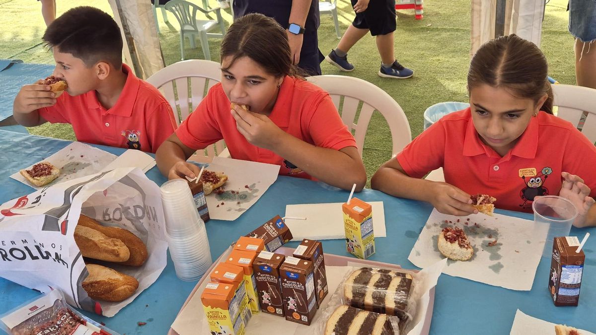 Inauguración del espacio de respiro familiar en el Mercadillo de El Arenal