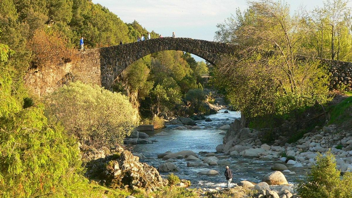 Gratuita, con agua pura y en el interior: todas las sorpresas que esconde la mayor piscina natural de España