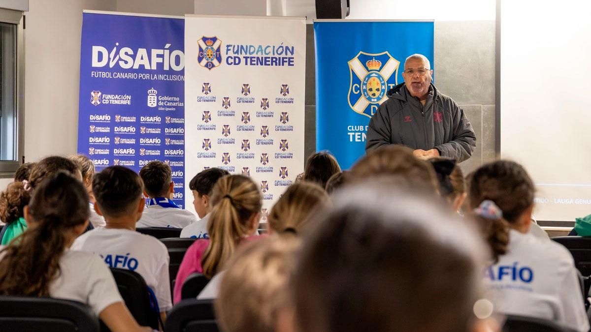 Escolares de La Victoria de Acentejo, en la trigésima sesión del proyecto ‘CD Tenerife: Seña de identidad’
