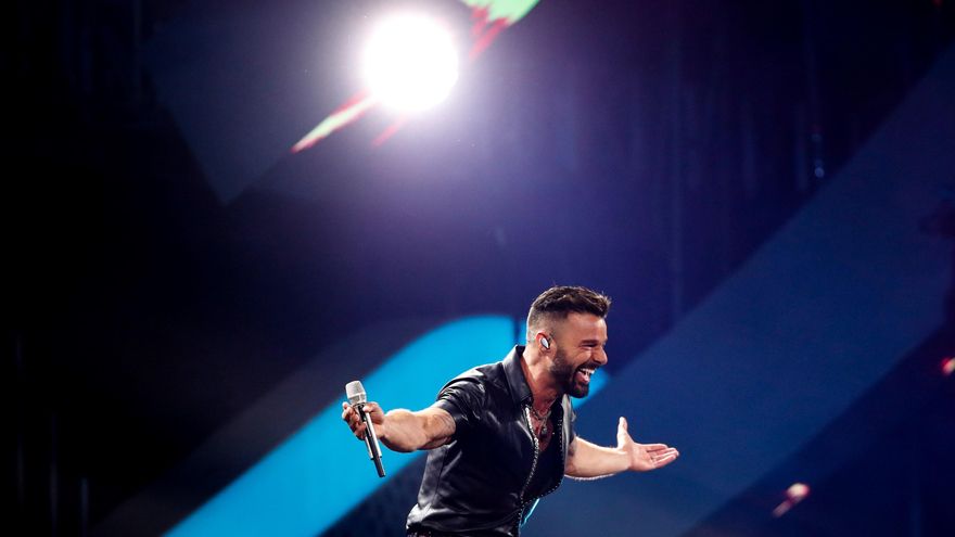 Ricky Martin dice vivir "muy feliz" tras admitir hace 10 años que es gay