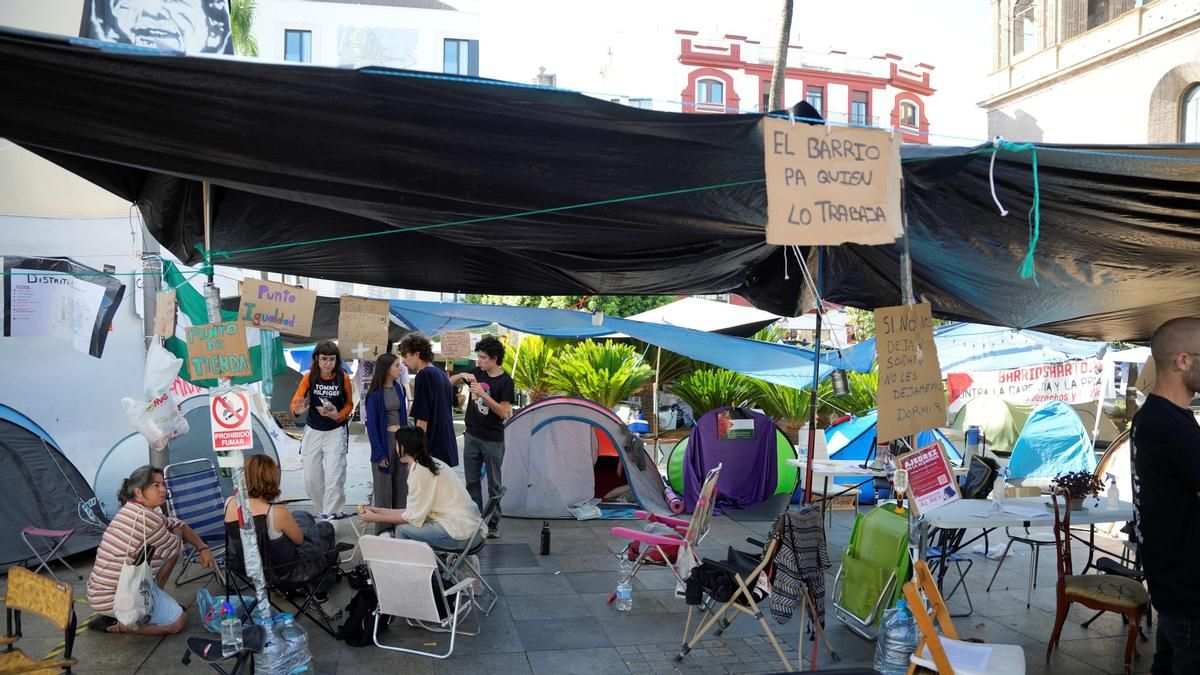 Imagen de la acampada por la vivienda en Sevilla