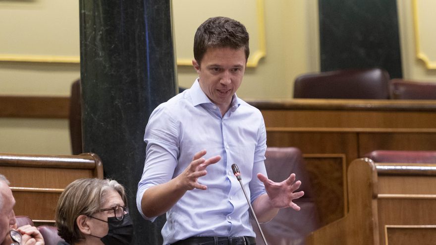 El portavoz de Más País en el Congreso, Íñigo Errejón, interviene en una sesión plenaria, en el Congreso de los Diputados, a 18 de mayo de 2022, en Madrid (España).
