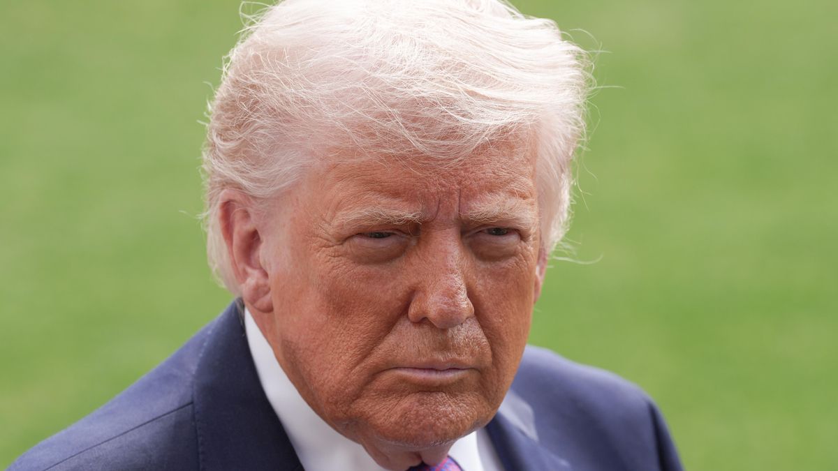 Trump reconoce que EEUU hace caja con el bloqueo del estrecho de Ormuz: "Cuando los precios del petróleo suben ganamos mucho dinero"