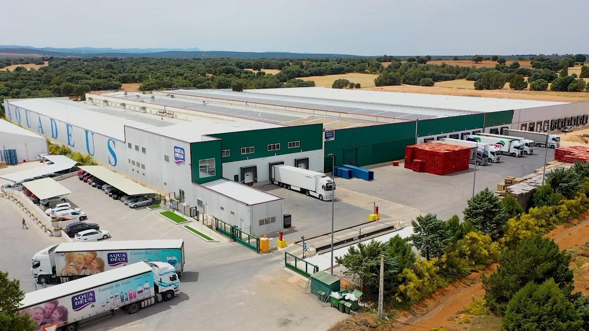Aquadeus, de Grupo Fuertes, sube al podio de las empresas de agua mineral natural en España