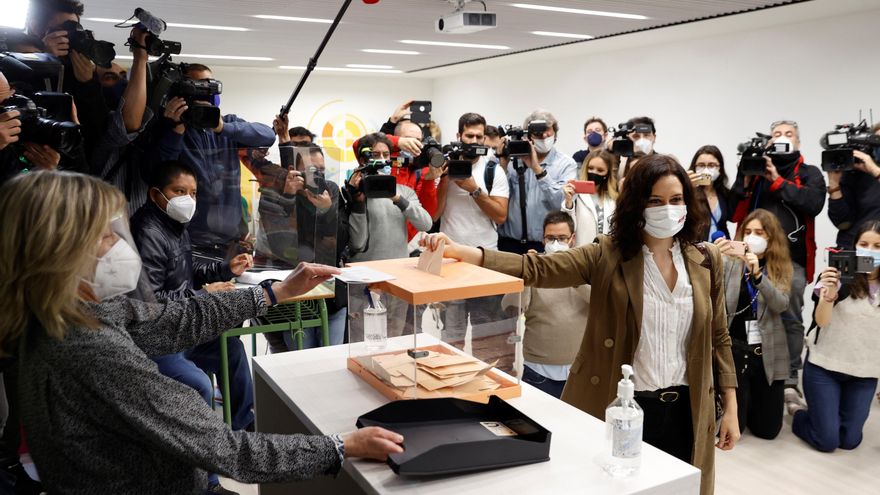 Ayuso dice que el PP ha recibido "mucho voto prestado" que tendrán que analizar