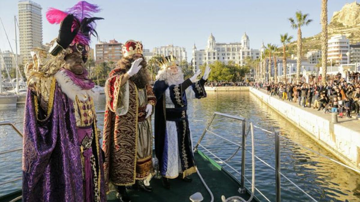 Los Reyes Magos en una celebración en Alicante.