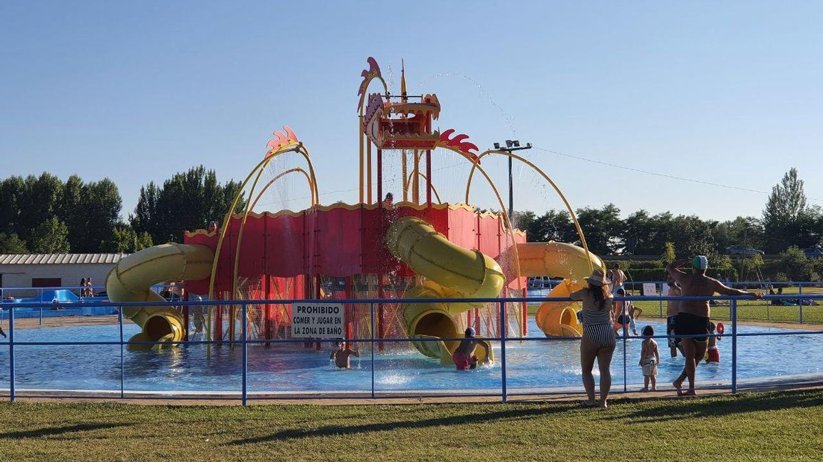 Piscinas de Valencia de Don Juan 2025: horarios, precios y novedades del complejo acuático municipal