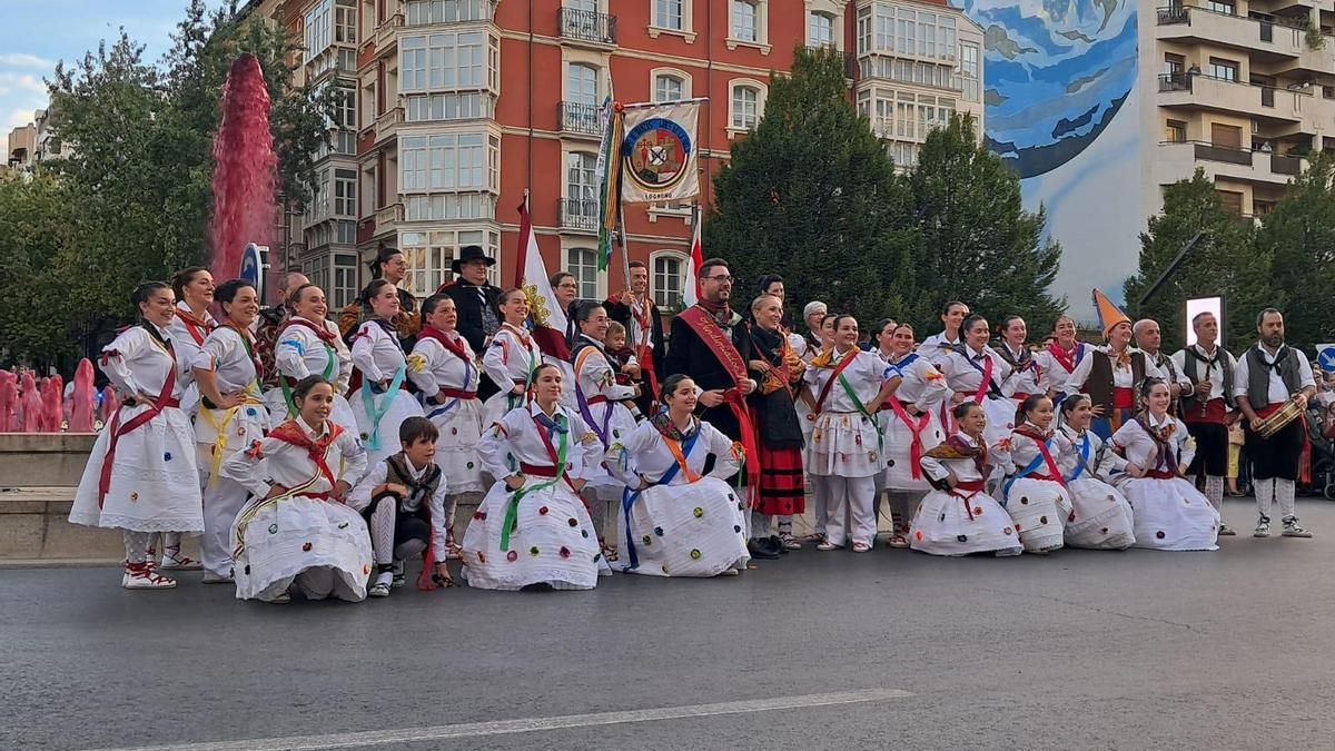 La Fuente del Vino de Logroño ya emana fiestas