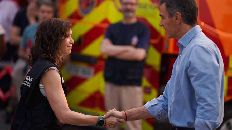 Ayuso saludo a Pedro Sánchez a su llegada al centro de mando de Cenicientos