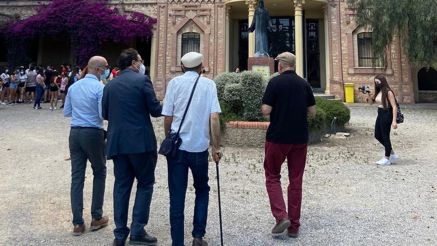 "¡Quietos, las manos encima de la mesa!": el conseller Vicent Soler cuenta a los alumnos la detención de 'Els 10 d'Alaquàs'
