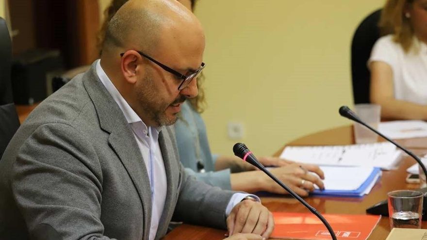 El alcalde de Manzanares El Real dimite y entrega el acta cuatro meses después de romperse el pacto de izquierdas