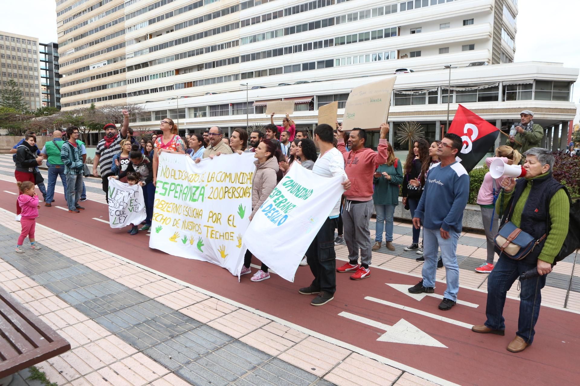 Concentración de la comunidad 'La Esperanza' (Alejandro Ramos)