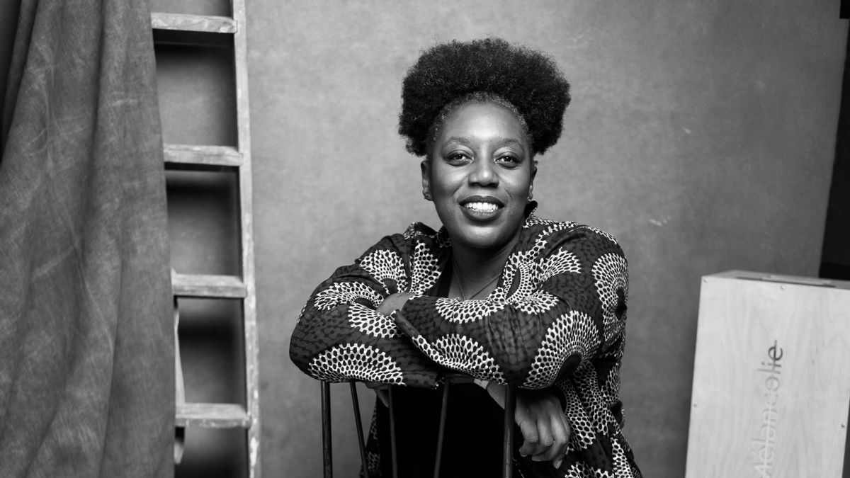 Desirée Bela-Lobde, escritora: “No se juzga igual a una mujer racializada dando el pecho que a una blanca”