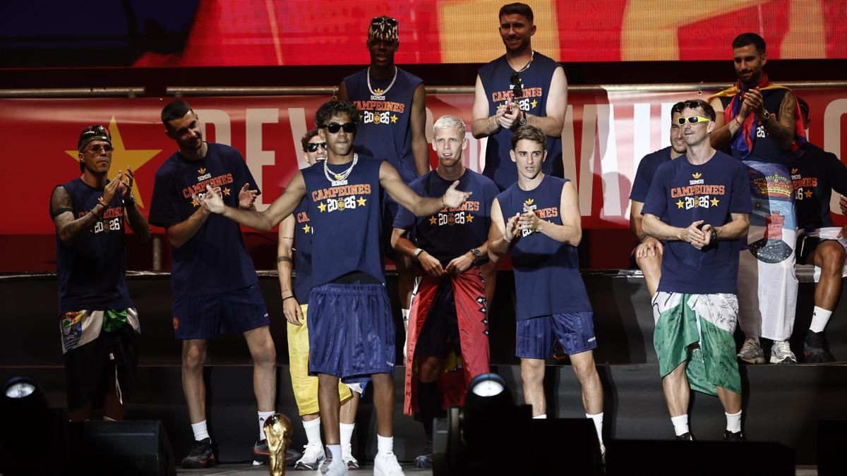 Los jugadores de la selección española en la celebración por la victoria en Madrid, con baile de Lamine Yamal.