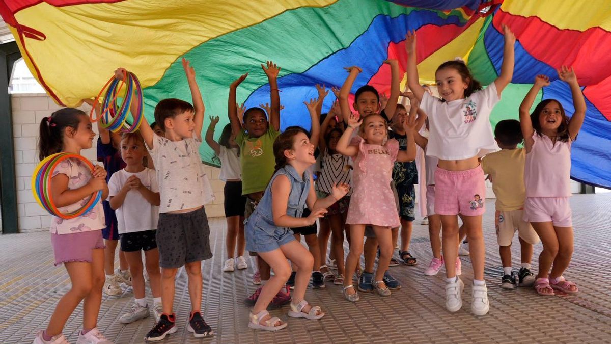 Niños en una Escuela de Verano del Ayuntamiento.
