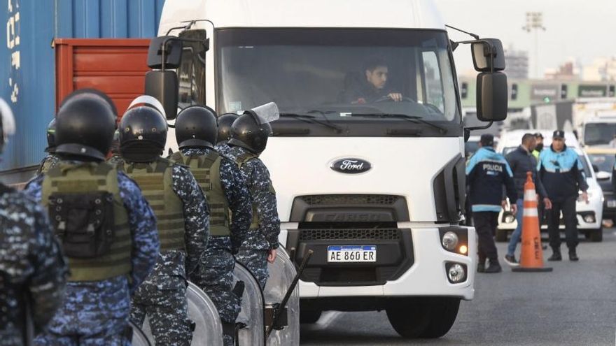 Con decenas de bloqueos en todo el país, sigue el paro de transportistas