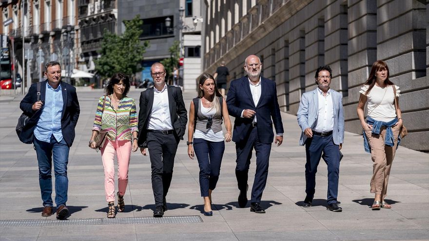 Los diputados electos de Junts acuden a presentar sus credenciales en el Congreso