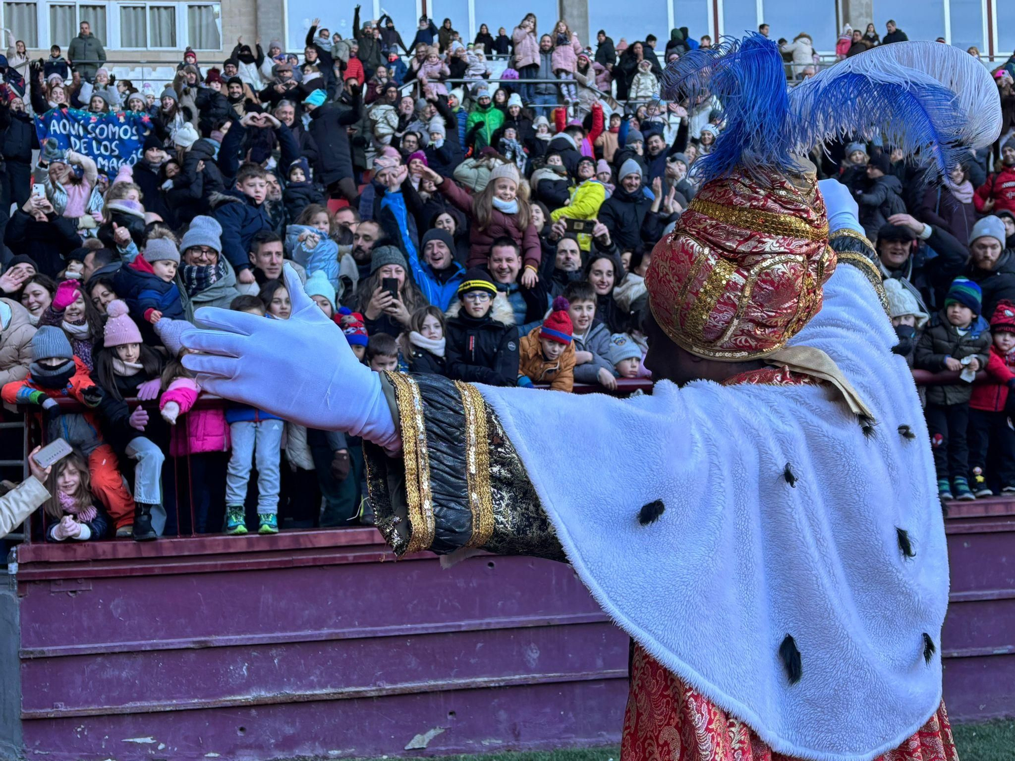 Los Reyes Magos ya están en Logroño: así ha sido el aterrizaje en helicóptero en Las Gaunas