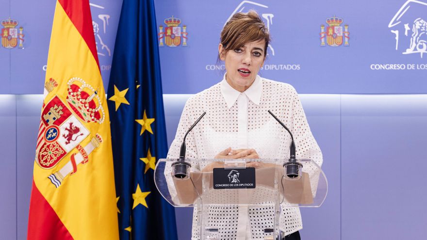 La portavoz parlamentaria de Sumar, Marta Lois, durante una rueda de prensa posterior a la reunión de la Junta de Portavoces, en el Congreso de los Diputados, a 14 de septiembre de 2023, en Madrid (España).
