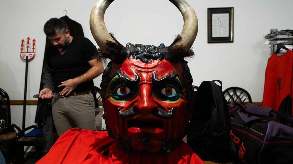 Els dimonis es preparen per a sortir.