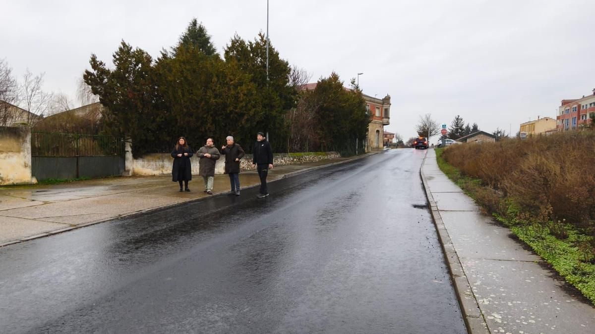 La Junta invierte más de 100.000 euros en la mejora del firme de la LE-114 en La Bañeza