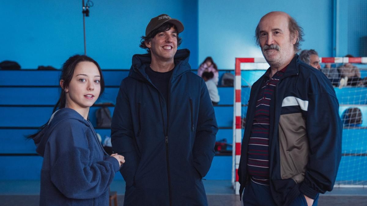 Carla Quílez, Diego San José y Javier Cámara en el rodaje de 'Yakarta'