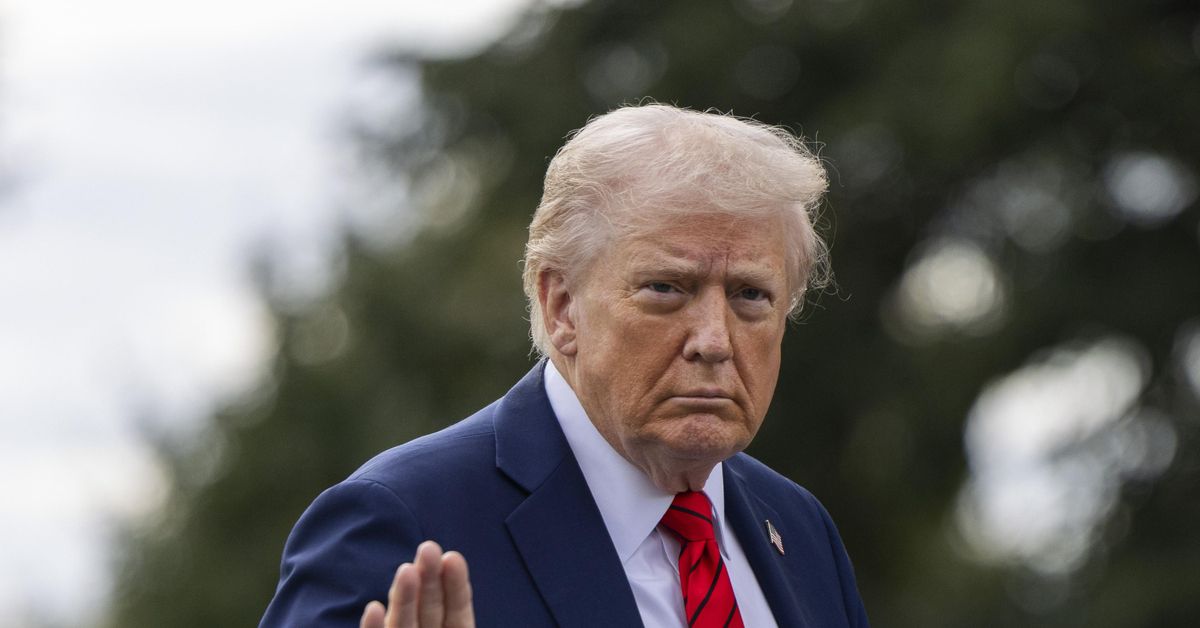 Trump anuncia aranceles del 100% para China y acusa al país de tener una postura comercial “hostil”