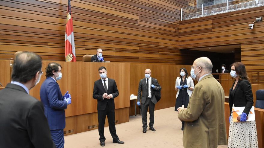 El presidente de la Junta de Castilla y León en el hemiciclo.