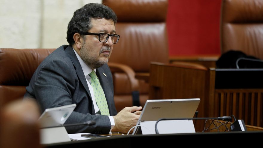 Serrano (Vox) deja su escaño en el Parlamento andaluz y abandona la política