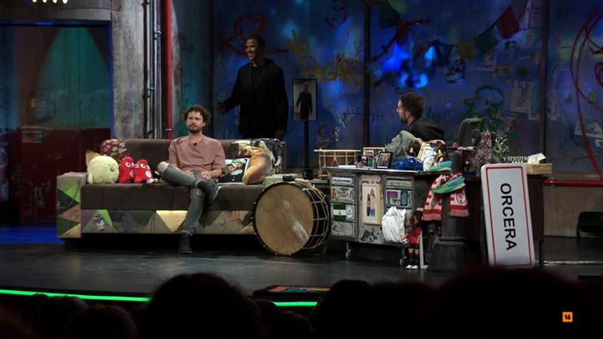 Luisito Comunica en el plató de 'La Resistencia'