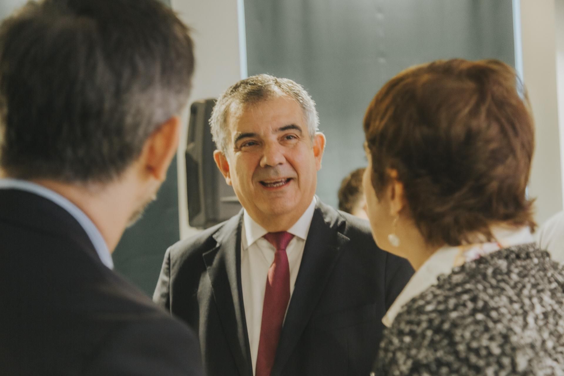 El consejero de Medio Ambiente, Universidades, Investigación y Mar Menor, Juan María Vázquez Rojas, durante el desayuno